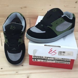 ES Accel Youth Size 4.5 Black/Grey/Olive Skate NIB
